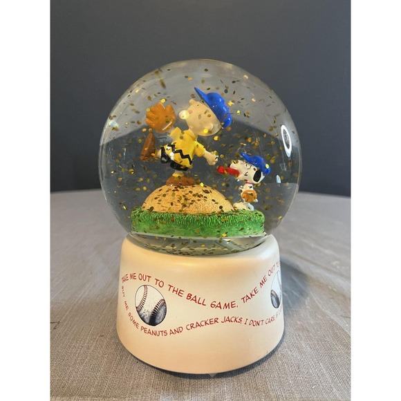 Peanuts Snoopy Take Me Out To The Ball Game Snow Globe RARE